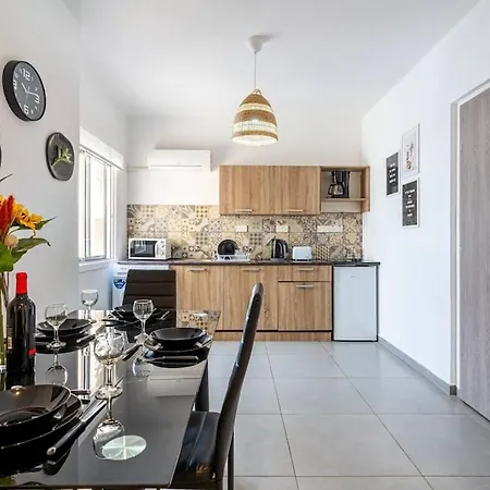 Modern Central Apartment Larnaca