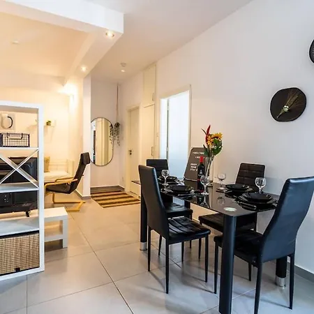Modern Central Apartment